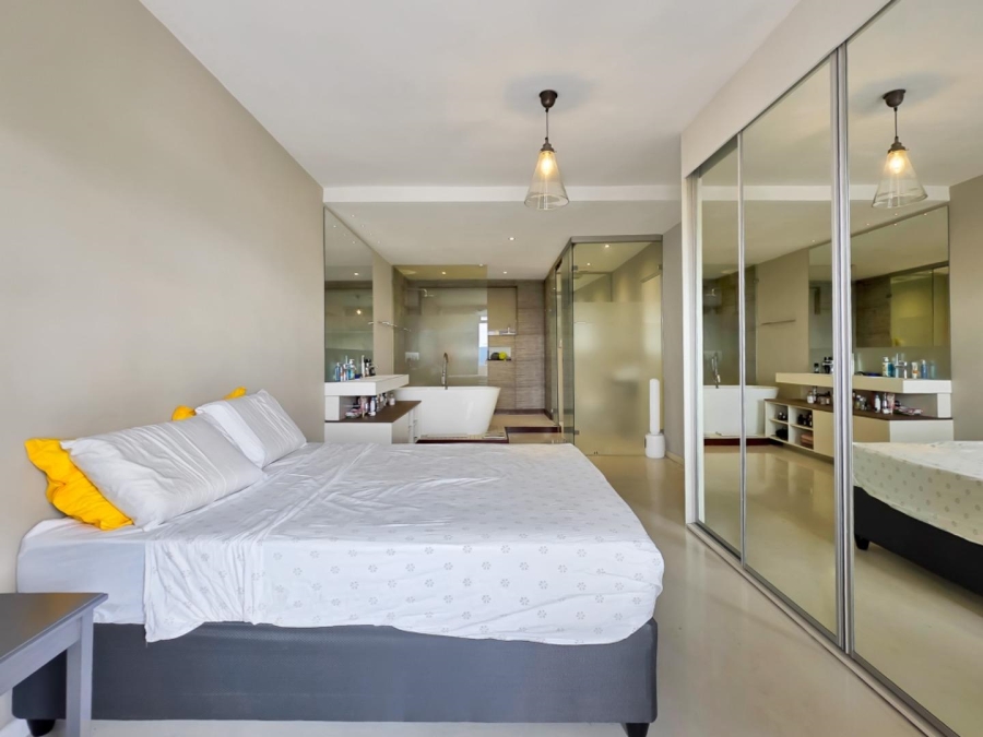 To Let 2 Bedroom Property for Rent in Green Point Western Cape